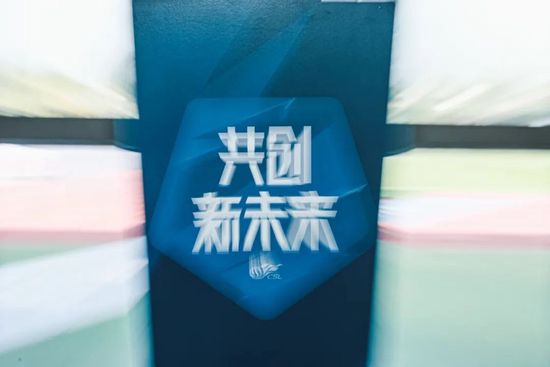 舔校花脚